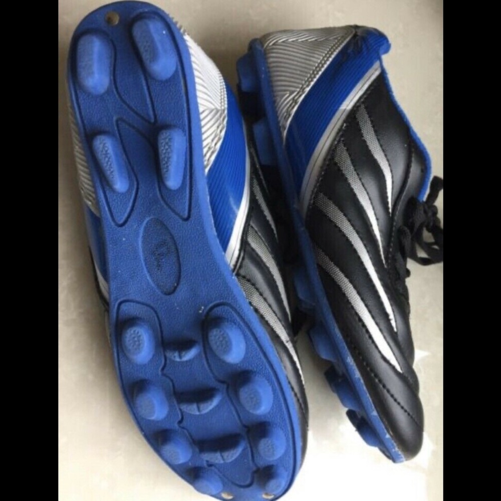 Kids soccer cleats